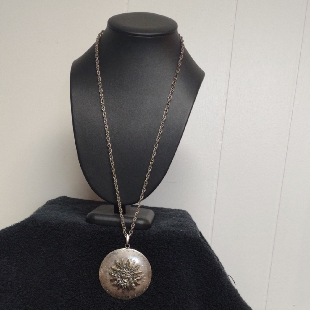 Silver Pendant Necklace